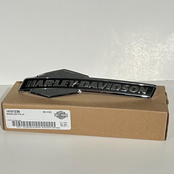 GENUINE HARLEY-DAVIDSON MEDALLION, FTK, HD Streetglide LH 14101239 - Picture 1 of 4